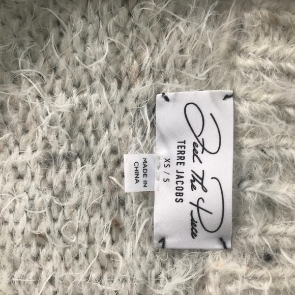 Feel the Piece grey knit fuzzy sweater - Picture 3 of 4